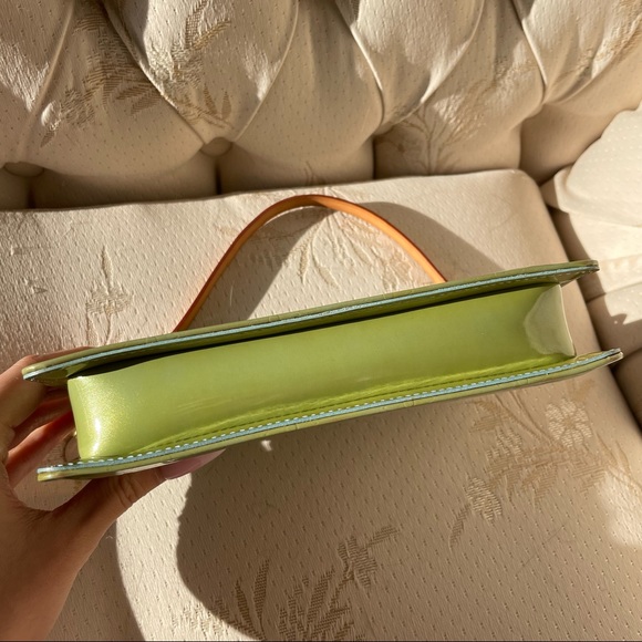 Louis Vuitton Green Vernis Lexington Pouch - Picture 4 of 12